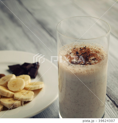 Banana chocolate smoothie with a dash of cinnamon. Banana chocolate smoothie with a dash of cinnamon. 39624307