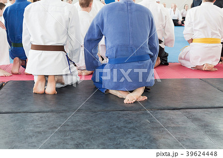 People in kimono and hakama on martial arts 39624448