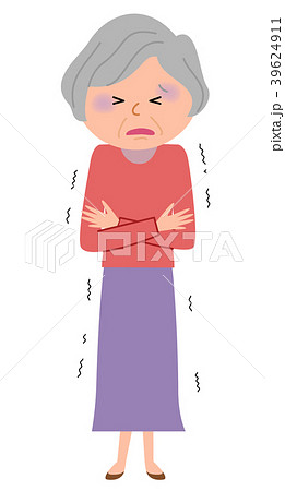 シニア女性 寒気 シニア女性 寒気 39624911