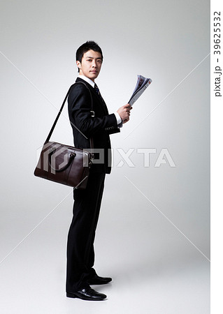 新聞 ビジネスマン 男 39625532