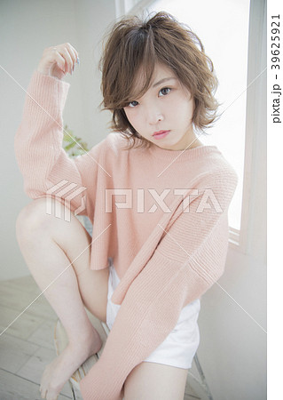 ゆるふわ　ショートヘア　女性 39625921