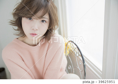 ゆるふわ　ショートヘア　女性 39625951