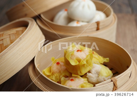 Chinese steamed dumplings and buns Chinese steamed dumplings and buns 39626714
