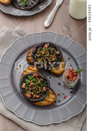 Portobello stuffed with herbs 39628485