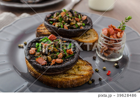 Portobello stuffed with herbs 39628486