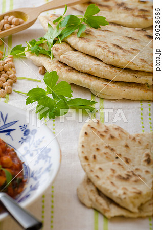 Lebanese bread, pita bread 39628686