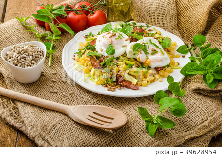 Spring salad of lentils with poached egg Spring salad of lentils with poached egg 39628954
