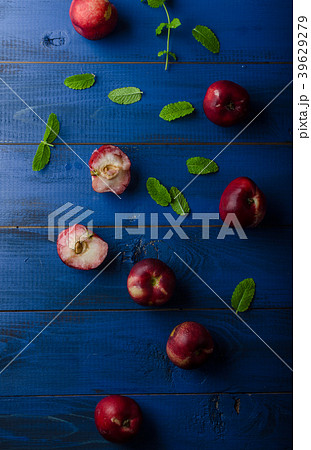 Fresh nectarines Fresh nectarines 39629279