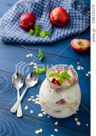 Domestic yogurt with fruit and granola Domestic yogurt with fruit and granola 39629370