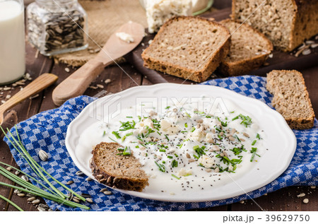 Homemade yogurt dip with blue cheese and chives Homemade yogurt dip with blue cheese and chives 39629750