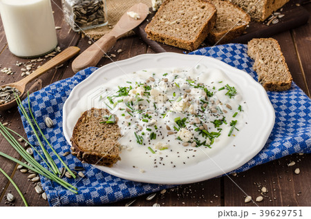 Homemade yogurt dip with blue cheese and chives Homemade yogurt dip with blue cheese and chives 39629751