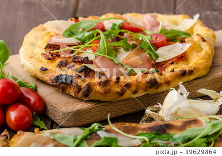 Calzone pizza 39629864