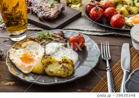 Grilled pork meat with beer 39630348