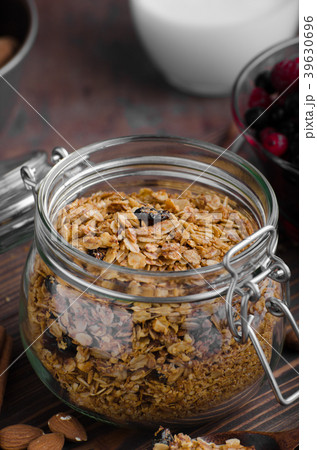 Baked granola with berries Baked granola with berries 39630696