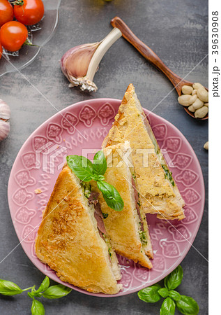 Pesto cheese sandwich 39630908