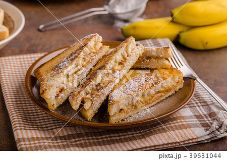 Peanut butter banana sandwich 39631044