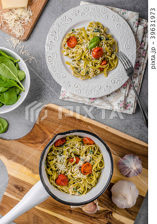 Delicious pasta with blue cheese Delicious pasta with blue cheese 39631973
