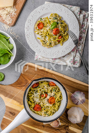Delicious pasta with blue cheese Delicious pasta with blue cheese 39631974