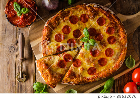 Homemade cheese pizza with salami Homemade cheese pizza with salami 39632076