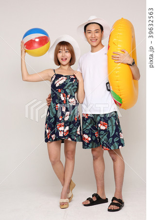 Happy young traveler couple concept photo. set out on a trip to honeymoon, camping and summer vacation concept isolated on white background. 447 Happy young traveler couple concept photo. set out on a trip to honeymoon, camping and summer vacation concept isolated on white background. 447 39632563
