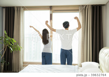 Conceptable photo of new married couple daily life. 037 39632764