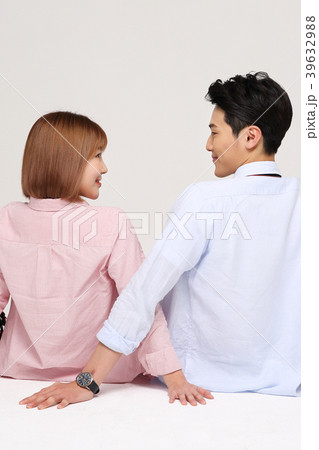 Happy young traveler couple concept photo. set out on a trip to honeymoon, camping and summer vacation concept isolated on white background. 171 Happy young traveler couple concept photo. set out on a trip to honeymoon, camping and summer vacation concept isolated on white background. 171 39632988