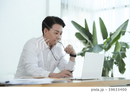 the life of a middle-aged man concept photo. a middle-aged man's work , daily routine and hobbies. 048 the life of a middle-aged man concept photo. a middle-aged man's work , daily routine and hobbies. 048 39633400