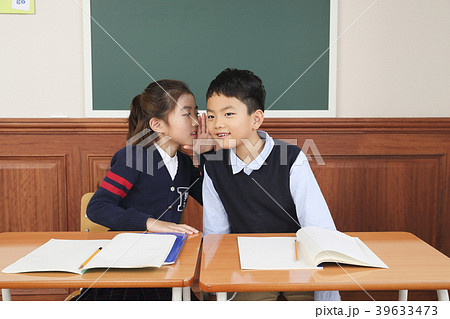 Children Cheerful Studying Education knowledge Concept. Children are learning a group study, VR, Science, practical education and schooling. 345 Children Cheerful Studying Education knowledge Concept. Children are learning a group study, VR, Science, practical education and schooling. 345 39633473