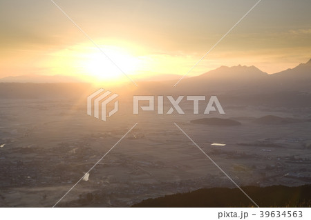阿蘇根子岳朝日と内牧温泉 阿蘇根子岳朝日と内牧温泉 39634563