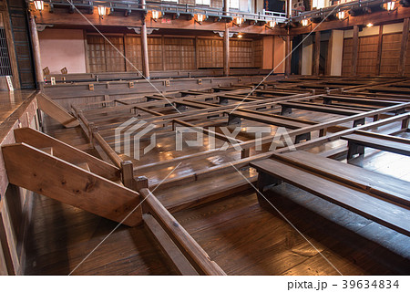 愛媛　芝居小屋　内子座の舞台　枡席 39634834