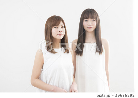 ふたりの若い女性 39636595