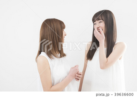 ふたりの若い女性 39636600