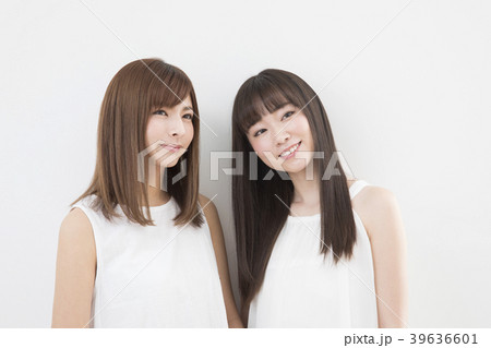 ふたりの若い女性 39636601