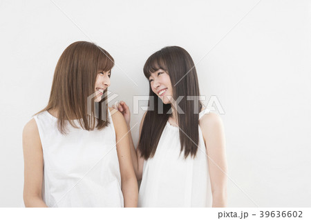 ふたりの若い女性 39636602