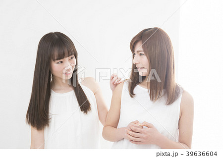 ふたりの若い女性 39636604