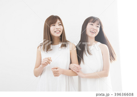 ふたりの若い女性 39636608