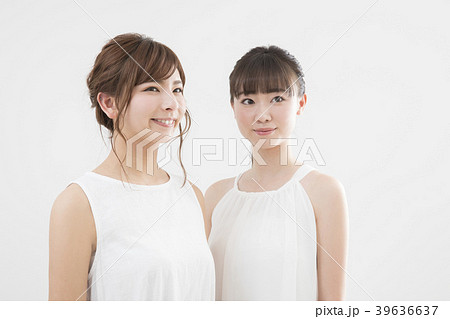 ふたりの若い女性 39636637