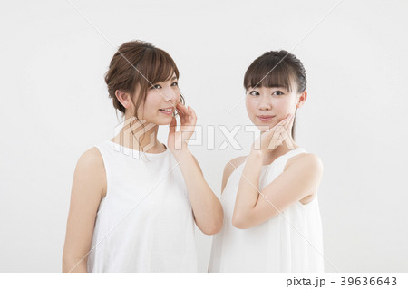 ふたりの若い女性 39636643