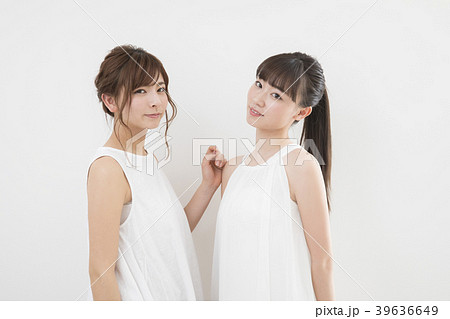 ふたりの若い女性 ふたりの若い女性 39636649