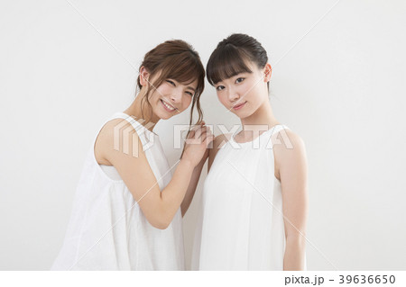 ふたりの若い女性 39636650
