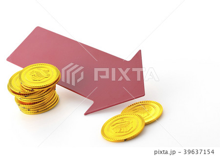 経済　不景気　硬貨　金貨　下降 39637154