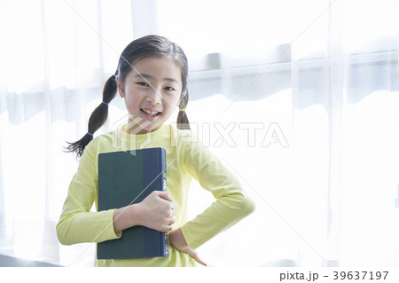 子供 幼児 女性 39637197