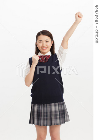 高校生 制服　ガッツポーズ 39637666