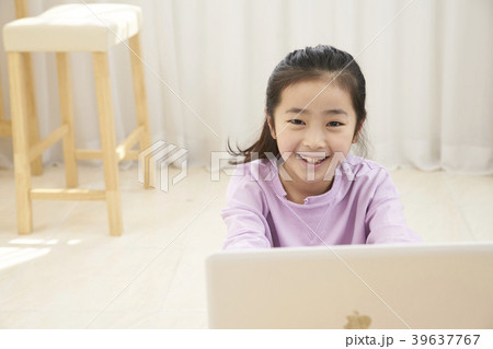 女の子 子供 女性 39637767