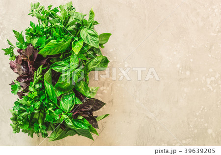 Green fresh aromatic herbs - thyme, basil, parsley 39639205