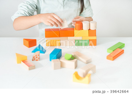 子供 おもちゃ 手 39642664
