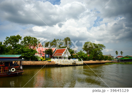 Thai temple along the river in Nakhon Pathom. 39645129