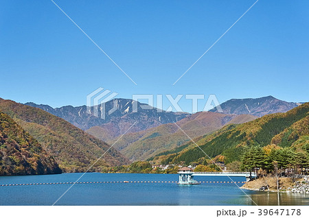 山梨県 秋の広瀬湖と木賊山 山梨県 秋の広瀬湖と木賊山 39647178