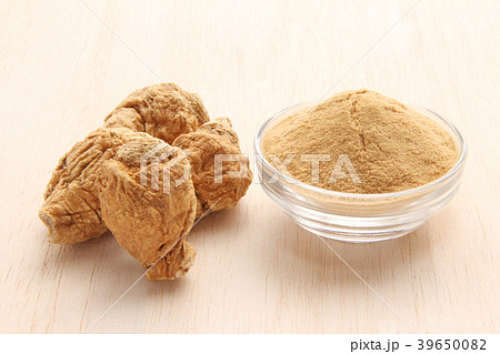マカの根とマカの粉末 39650082