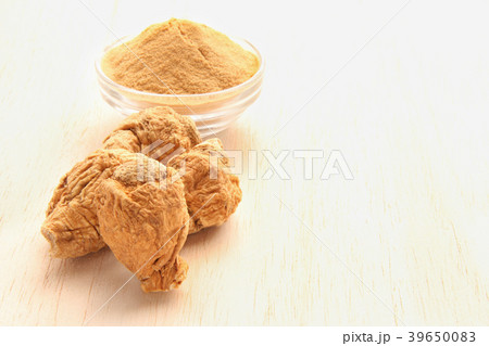 マカの根とマカの粉末 39650083